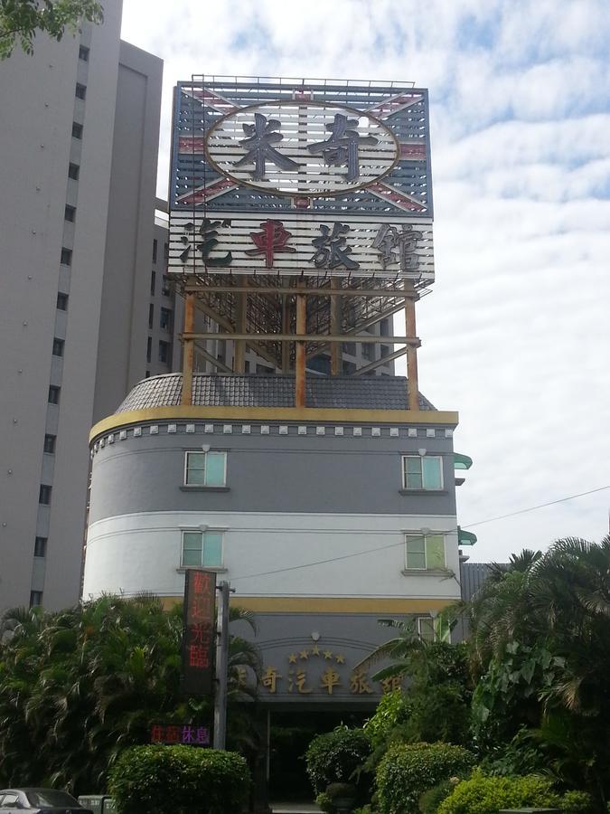 Amazing Golden Hostel Taichung Exterior photo